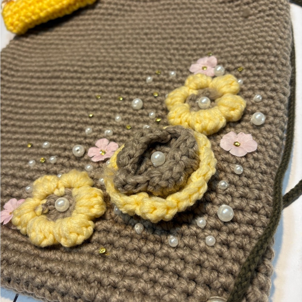 Handmade Crochet Tan backpack flowers - Picture 9 of 9